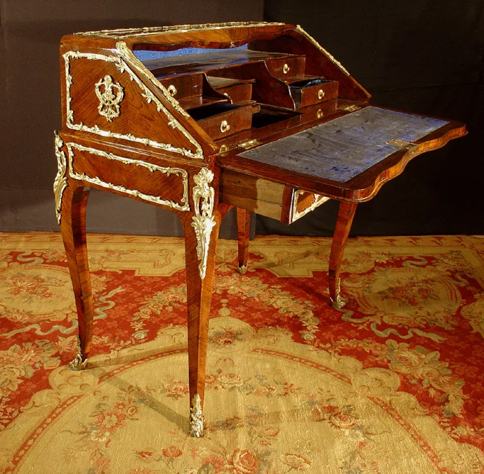 18th French Parisian lady's desk
