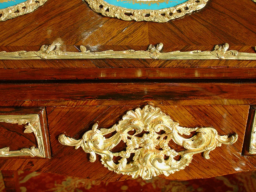 18th French Parisian lady's desk