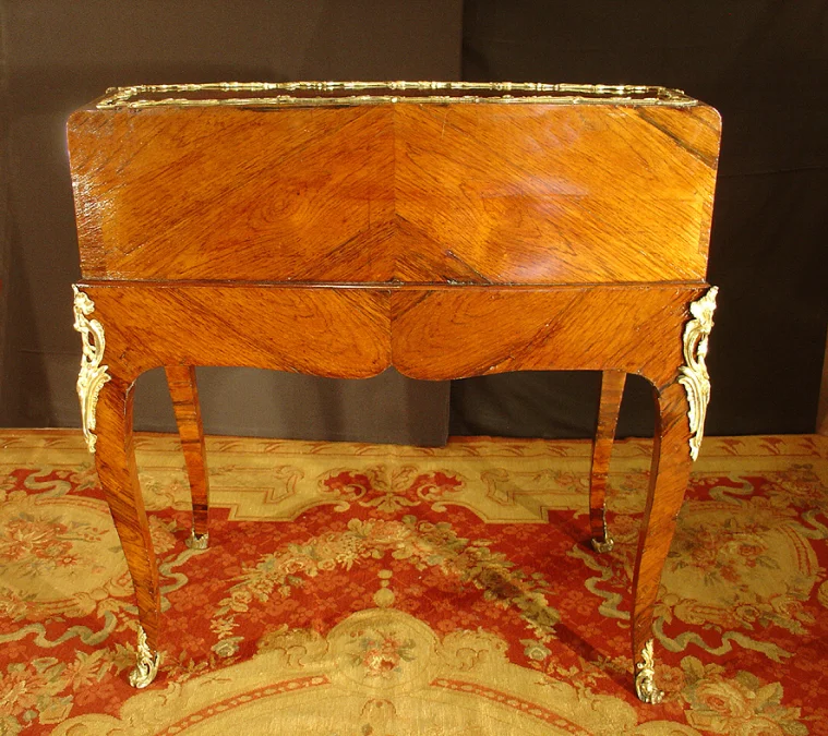 18th French Parisian lady's desk
