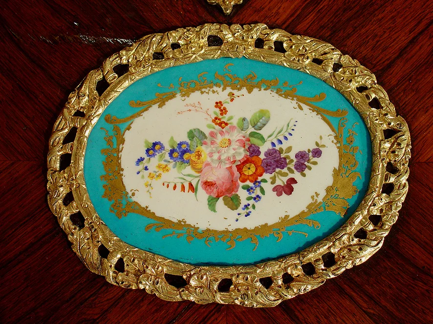 18th French Parisian lady's desk