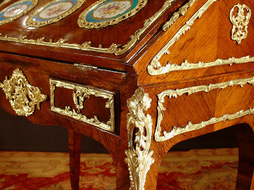 18th French Parisian lady's desk