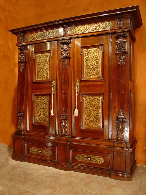 End of Renaissance Deutsch Armoire