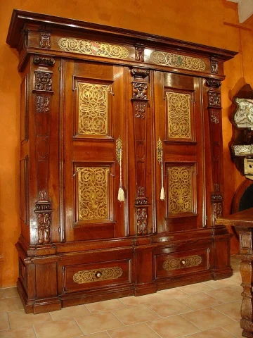 End of Renaissance Deutsch Armoire