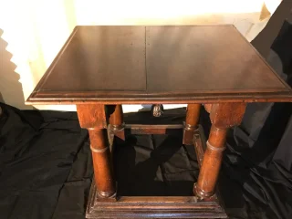 Pequeña mesa Luis XIII