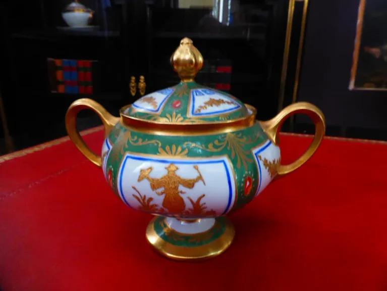 Service à café en porcelaine signé Jacob Petit