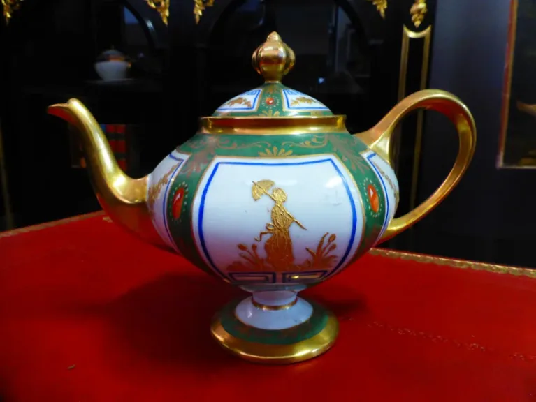 Service à café en porcelaine signé Jacob Petit