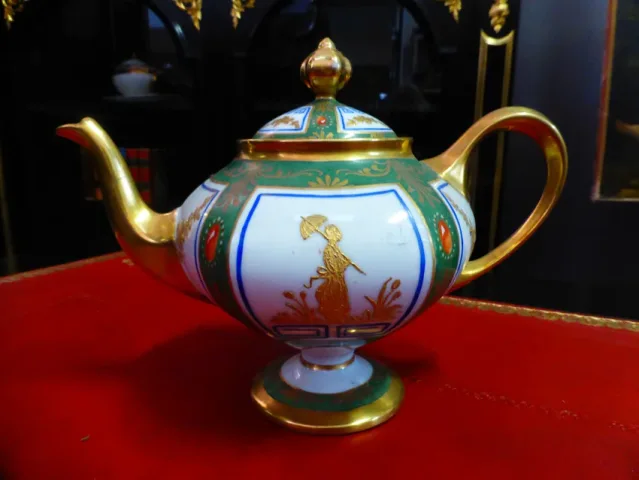 Service à café en porcelaine signé Jacob Petit