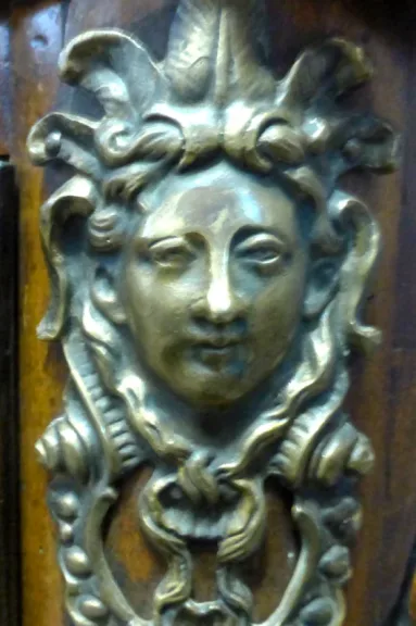 COFRE DE ESTILO FRANCÉS DE ESTILO