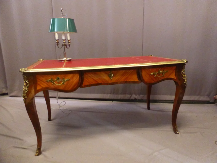 Bureau style Louis XV en marqueterie