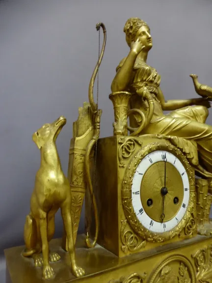Pendule en bronze doré époque Empire