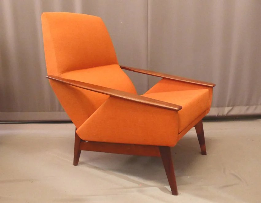 PAIR OF VINTAGE ARMCHAIRS