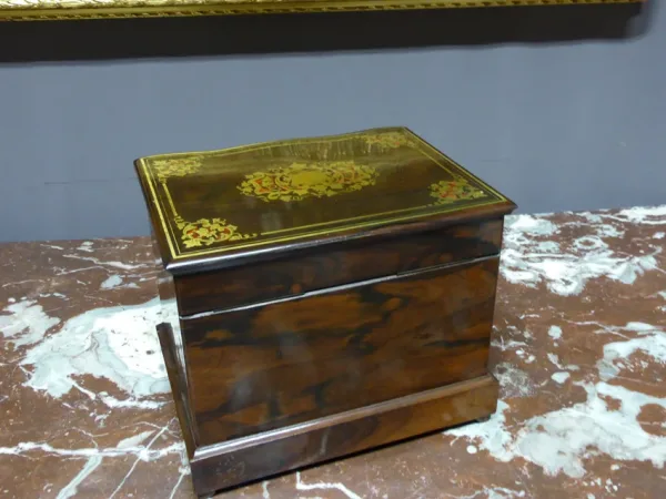 Cave à liqueurs marqueterie Boulle, époque Napoléon III