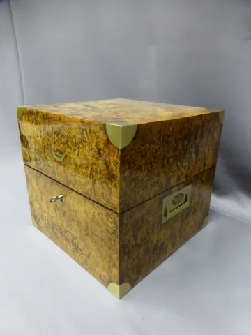 DECANTER BOX