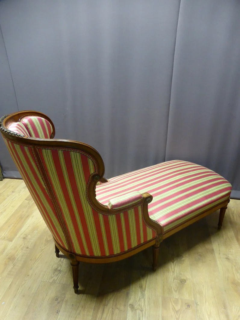 CHAISE LONGUE