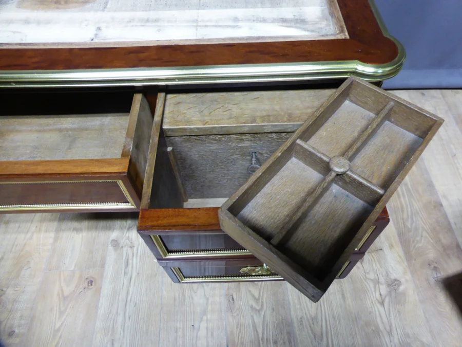 Bureau Louis XVI
