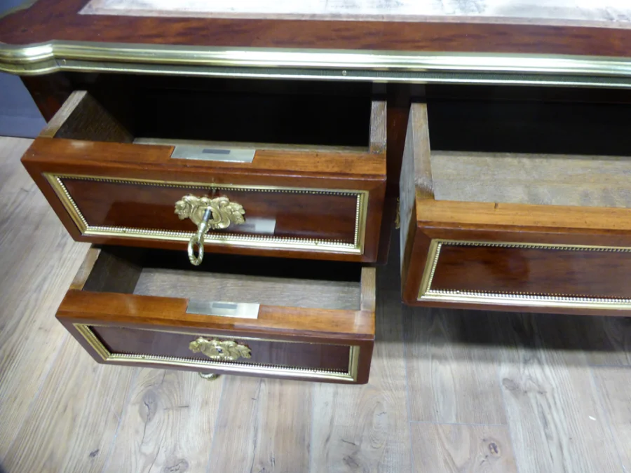 Bureau Louis XVI
