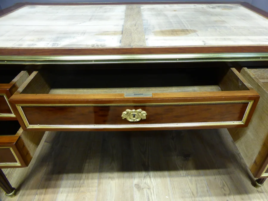 Bureau Louis XVI