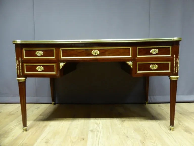 Bureau Louis XVI
