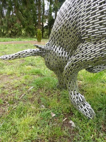 LEBENSGRÖSSE SKULPTUR EINES BULL