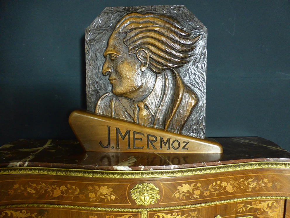 GESCHNITZTE VERKLEIDUNG VON JEAN MERMOZ
