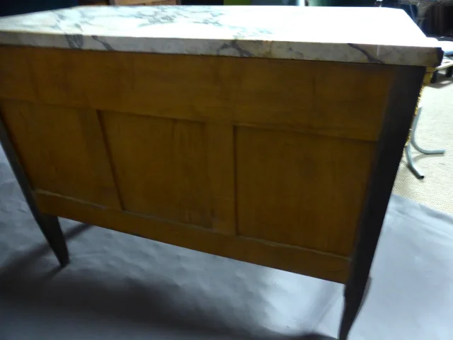 TRANSITION STYLE BRUST DER SCHUBLADEN