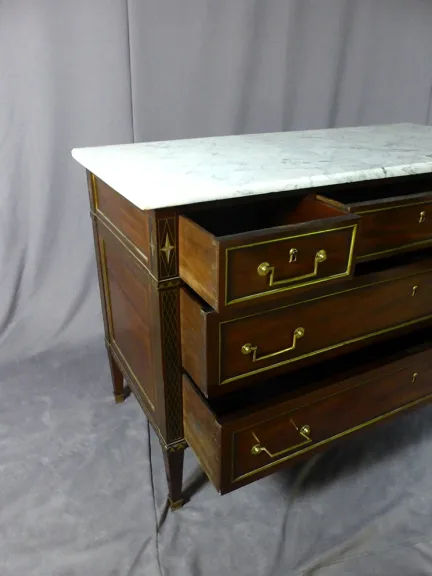 FRENCH DIRECTOIRE PERIOD CHEST OF DRAWERS