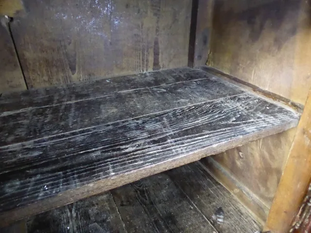 18世紀のフランスの食器棚