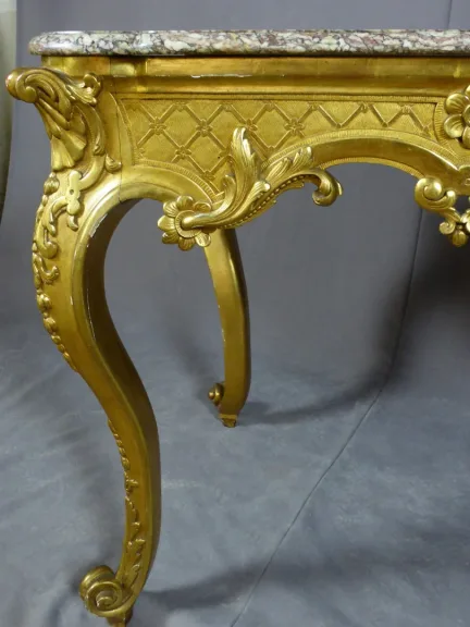 table de milieu en bois doré