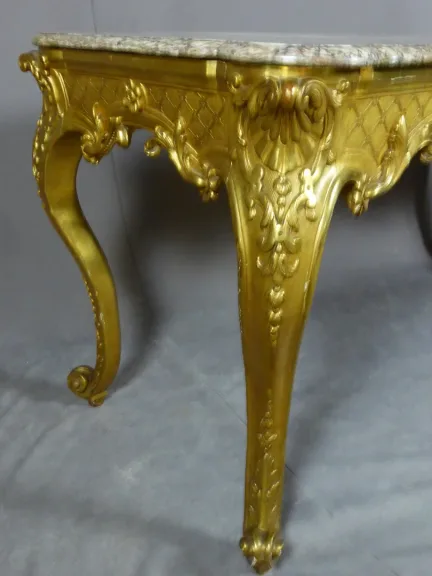 table de milieu en bois doré