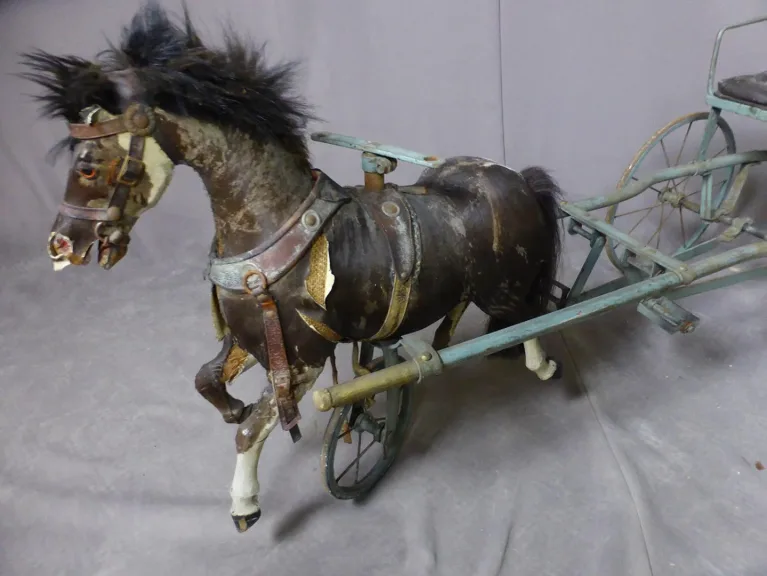 SPIELZEUGPFERD ANDl CART