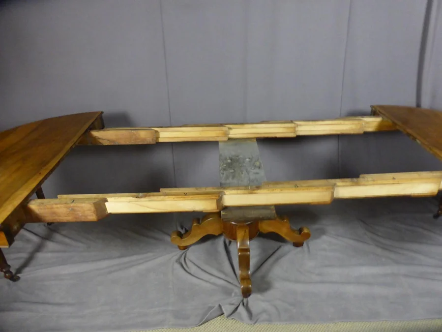UITBREIDENDE TAFEL UIT DE 19e EEUW