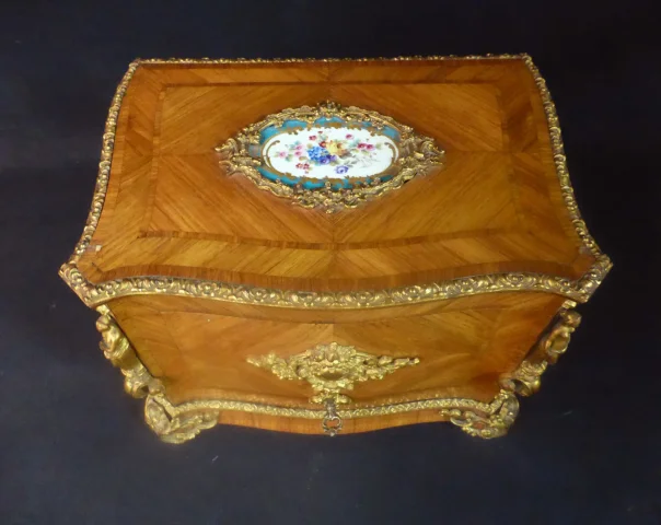 DECANTER BOX