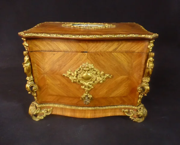 DECANTER BOX