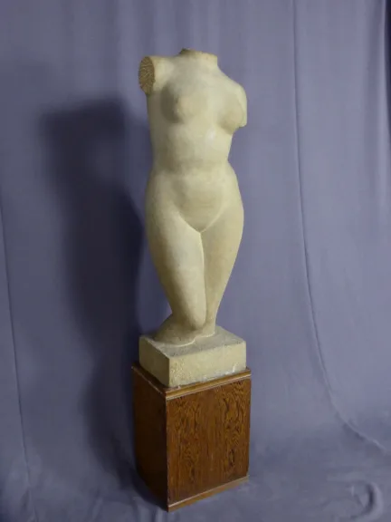 Sculpture En Pierre Signée Tajana André