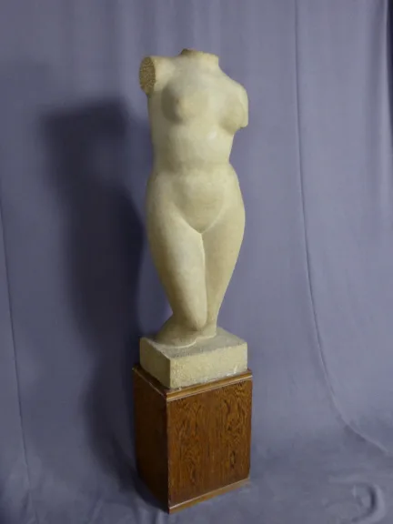 Sculpture En Pierre Signée Tajana André
