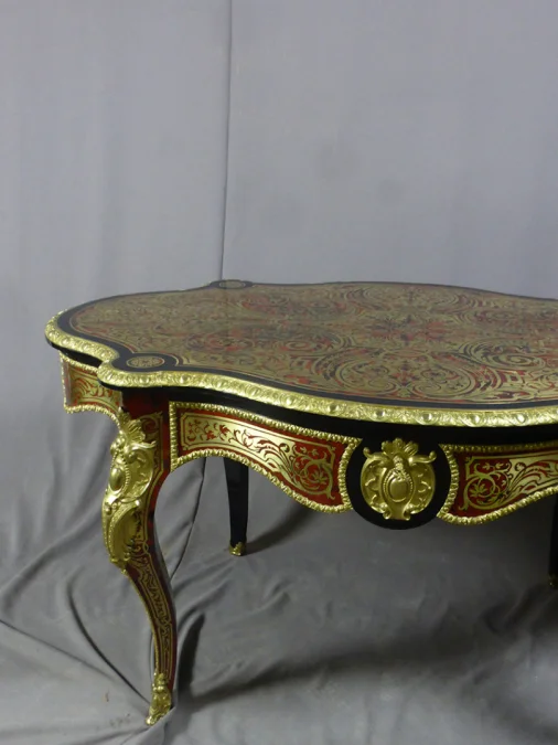 TABLE署名済みDIEHLPARIS