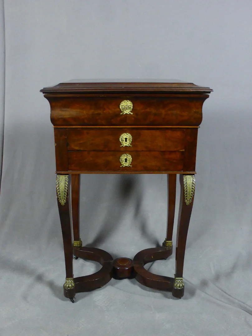 床头柜和柜子