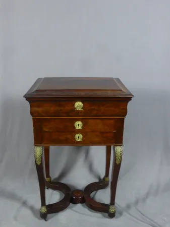 Table chevet et coffre XIX