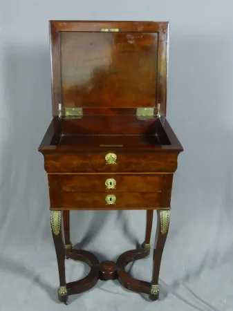 Table chevet et coffre XIX