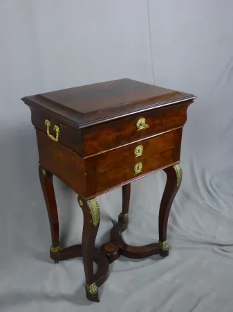 Table chevet et coffre XIX