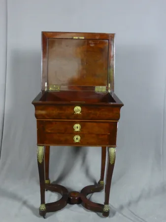 Table chevet et coffre XIX