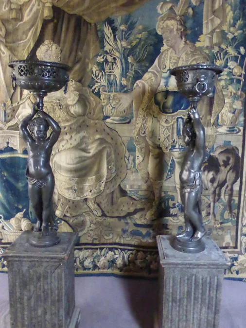 PAAR GUSSEISERNE STATUEN