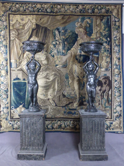 PAAR GUSSEISERNE STATUEN
