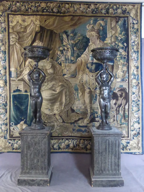 PAAR GUSSEISERNE STATUEN