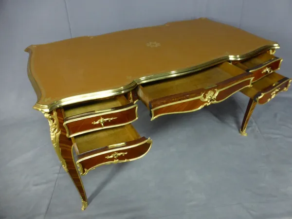 Bureau Louis XV en marqueterie