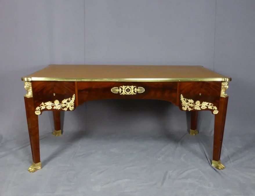 SCHREIBTISCH IM FRANZÖSISCHEN EMPIRE-STIL