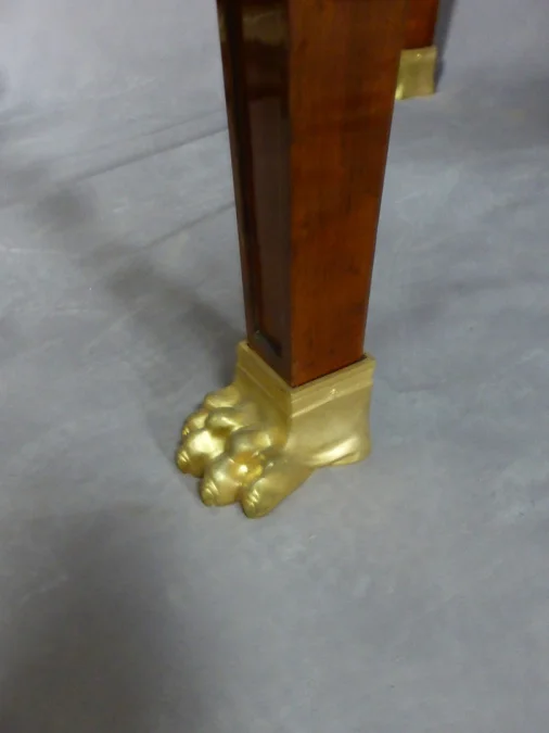 SCHREIBTISCH IM FRANZÖSISCHEN EMPIRE-STIL