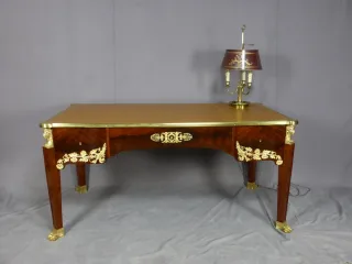 SCHREIBTISCH IM FRANZÖSISCHEN EMPIRE-STIL