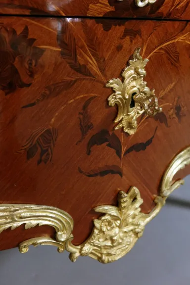 KOMMODE IM LOUIS XV-STIL