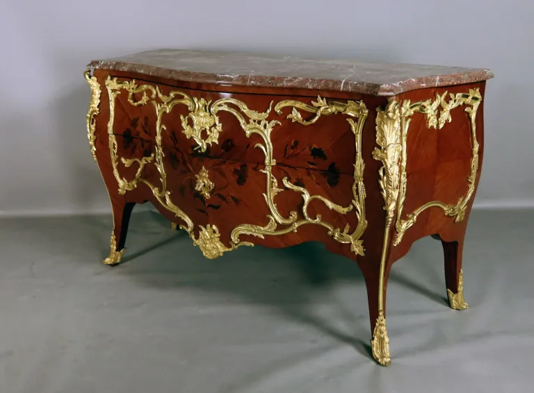 KOMMODE IM LOUIS XV-STIL
